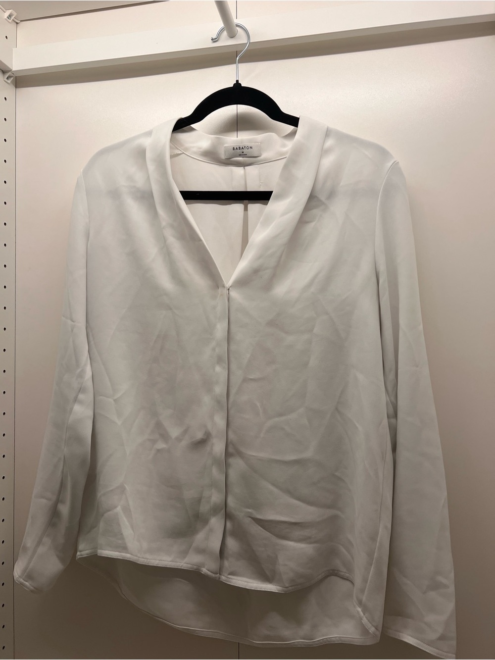 Babaton Cream V-Neck Long Sleeve Blouse